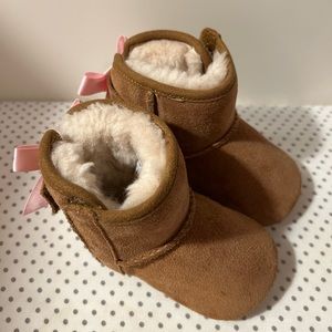 Baby girl UGG with Bow